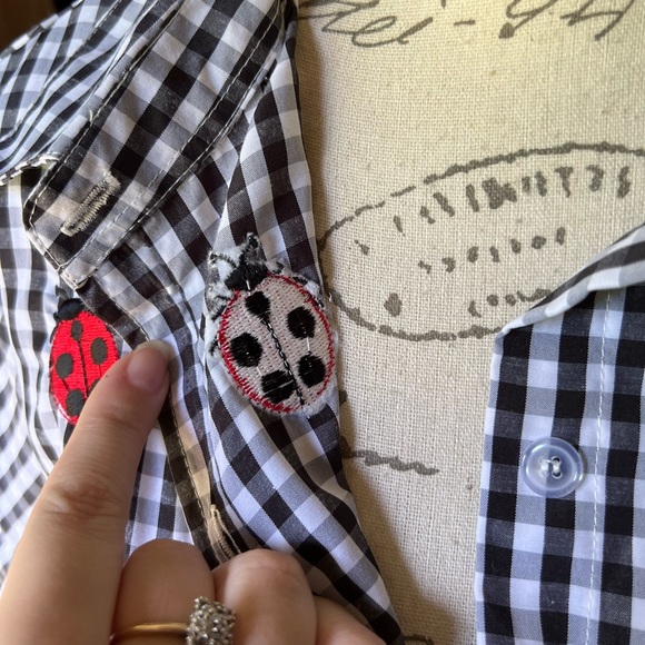 🐞Woman’s vintage checkered print with ladybug 🐞 patches button down blouse.🐞 - Picture 10 of 16